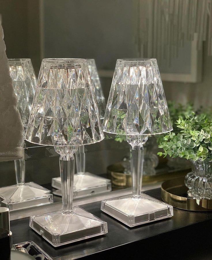 Lámpara de mesa LED de cristal